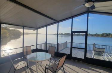 Lake House Retreat - Photo 5