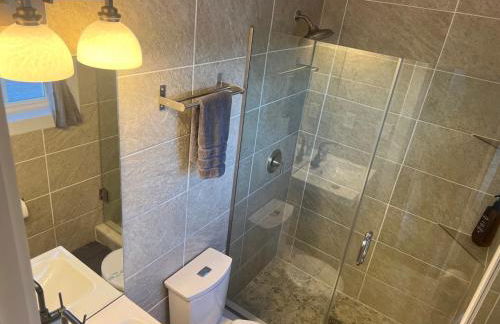 Sun-filled Capitol Hill home w/ parking & roofdeck - Photo 16