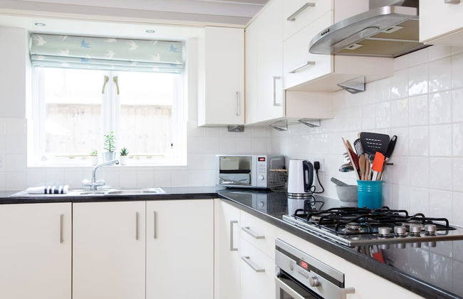 Superior House for 6 Near Beach w Parking Garden - Foto 8