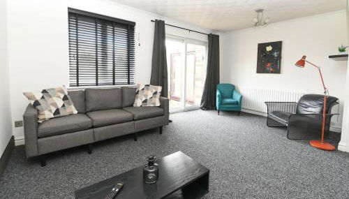 Modern Home in Royston, Free Off-Street Parking, Perfect for Families, Contractors & Work - Foto 2