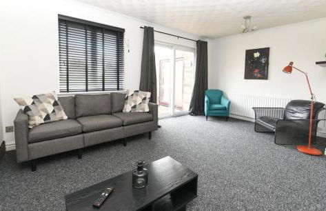 Modern Home in Royston, Free Off-Street Parking, Perfect for Families, Contractors & Work - Foto 2