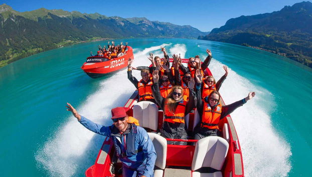 Navegando por las aguas turquesas del lago Brienz