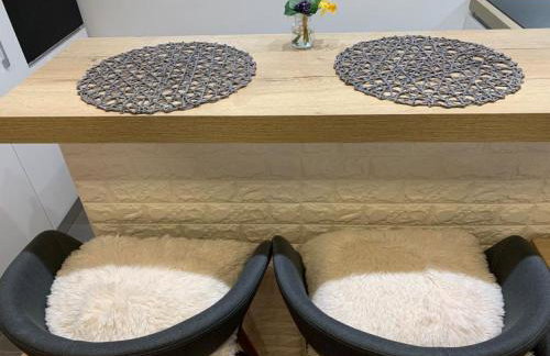 Split apartment - 5 min by car to the beach & city center - free public parking - Foto 17