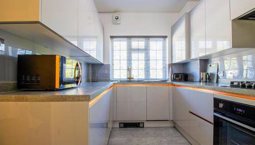 Luxury 3 Bed Apartment, Train Station - Foto 4, stove, dishwasher