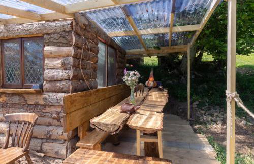 Wood Cabin & 4 Large Bell Tents - Hapus Hideaway - Foto 6