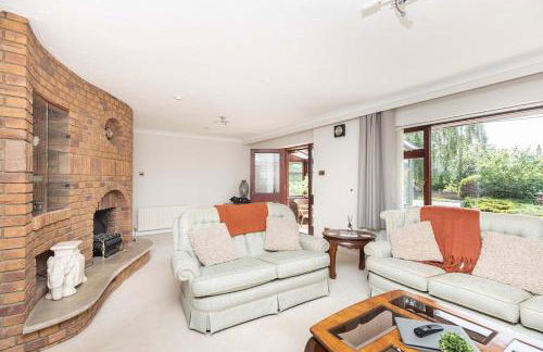 MOONGATE by BOURNECOAST - A Delightful Chalet Bungalow with a Garden and Parking - HB10672 - Foto 8