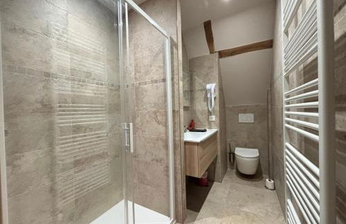 Chant des mouettes Maison rénovée spacieuse tout confort grand jardin belle terrasse aménagée parking 8 personnes 4 sdb 5 wc à 10 mn à pied de la mer Port en Bessin tous commerces restaurants proche Omaha Beach - Photo 20