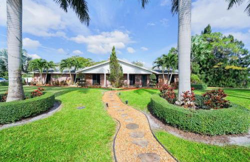 Upgraded Lux Retreat in Coconut Creek with Pool and Hot Tub - Foto 5