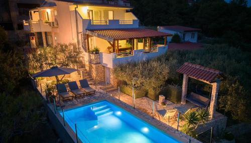 Holiday house Stupalo- with private pool, both floors air-conditioned - Foto 1, sunbed