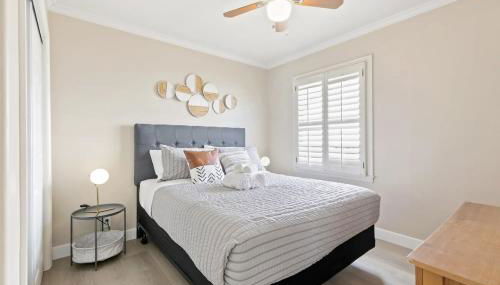 Marbella Lane - Modern Refreshing Home - Photo 3