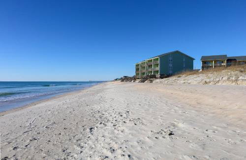 Carolina Waves - Oceanfront Relaxation and Poolside Fun in Surf City! - Foto 55