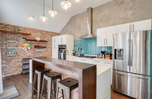 3-BD 2-BA Northern Dallas Retreat Hot Tub and BBQ - Photo 3