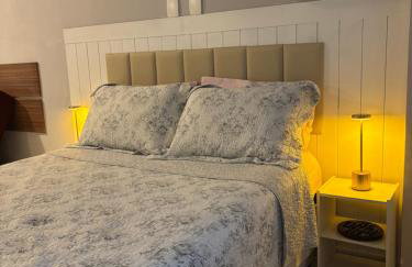 Apto com piscina e garagem para até 04 hóspedes perto SSA Shopping - Foto 1