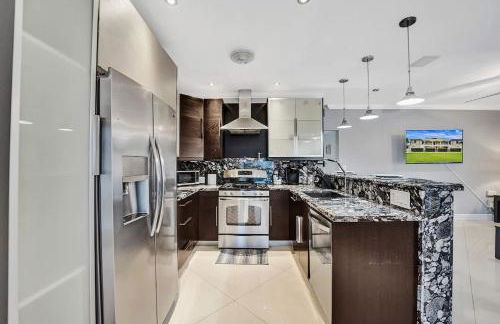 Beach Isles Modern 1BR Waterfront Apartment with Patio - Foto 23