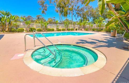 Entire Private Home with 3 Bedrooms 2 Bathrooms, Family Home Free Pool, Tub and Parking, Available Now - Foto 39