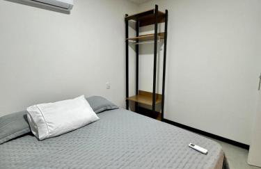 Flat confortável, a 200 metros da praia com estacionamento - Foto 15