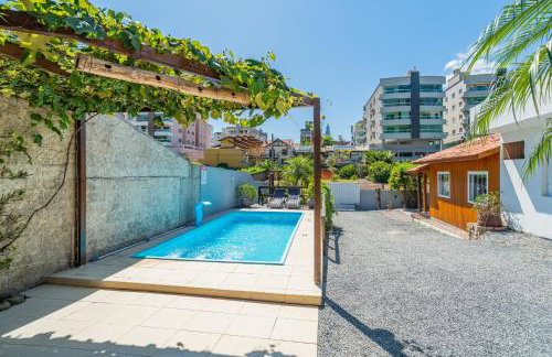 Residencial com Piscina e Jacuzzi com vista para a Natureza - Foto 2