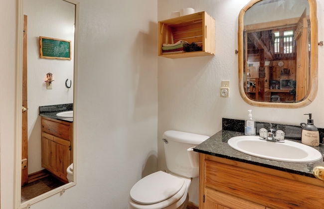 Pet-Friendly House with Deck Near Crater Lake! - Foto 23