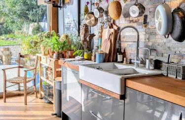 Artist's Hawkhurst Home with Heated Pool & Sauna - Foto 57