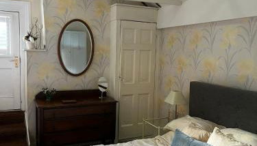 Crescent Cottage, sleeps 8, pet friendly - Foto 3