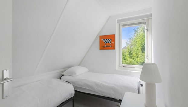 Holiday Home With Enclosed Garden - Photo 2, Chambre