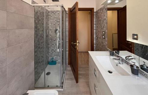 4 Bedroom Amazing Home In Cortona - Foto 47