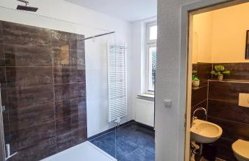 Premium Gruppen-Apartments in Gründerzeit-Villa mit Schlossblick und Parkplatz 16 Gäste - Foto 15