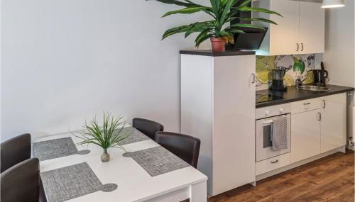 Pet Friendly Apartment - Photo 5