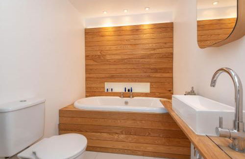 The Vicarage - Grand Country House, Walking Distance to Padstow and with Pub Across the Road - Foto 8