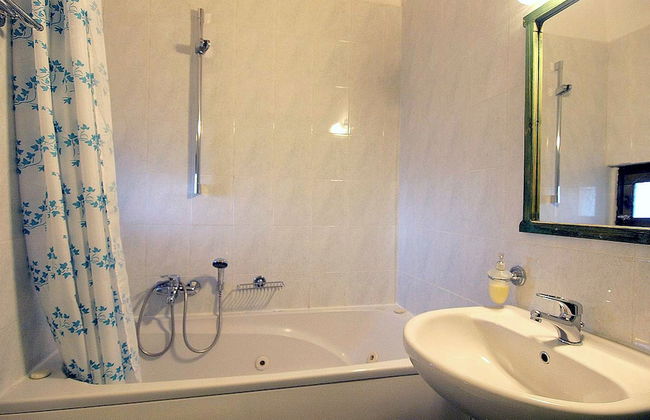 Villa Sofas - Photo 15