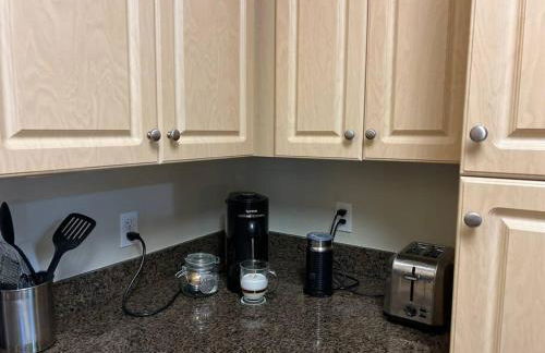 Spacious 1bdrm apartment 10 mins to Cedars-Sinai by car FREE Parking, King bed - Photo 14