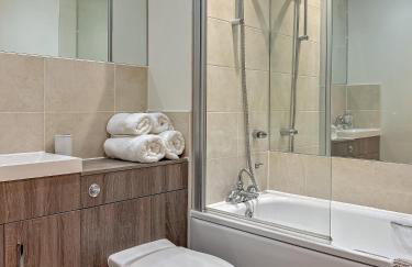 PRIME CITY CENTRE MK STAY, Stylish Spacious Apartment, AIR CONDITIONG, Two bathrooms, FREE GATED ALLOCATED PARKING & Lift access - Foto 18