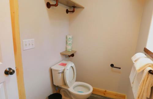 2nd Floor Newly Renovated room in Hatcher Pass Castle - Foto 8