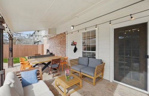 4BD Tropical Pool Oasis with a Game Room - Photo 44