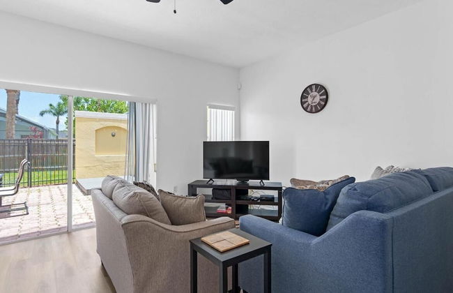 Amazing 3BR 2BA Townhome With Lake View at Terra Verde! - Foto 4