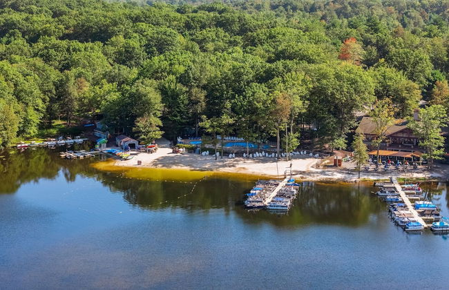 Highland Hideaway by Avantstay Group Poconos Retreat w Patio Game Room - Foto 63