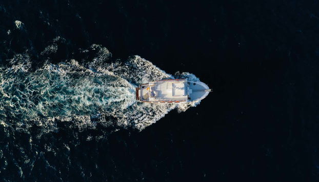 Paseo nocturno en barco por la bahía de Palma - Foto 2, Navegando al anochecer por la bahía de Palma