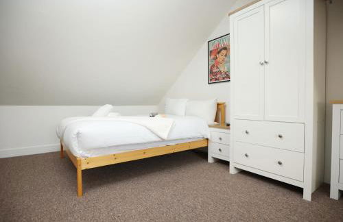 Gloucester Rd By N And N Stays, Newly Refurbed 6 Bed all ensuite house by N And N Stays Ltd, Perfect for contractors and Corporate stays, Close to YTL Arena Site, Pvt Parking for Vans and and work vehicles, Wifi - Foto 50