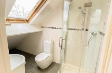5 bedroom 3 bathroom house - Lyne Chertsey - Foto 34