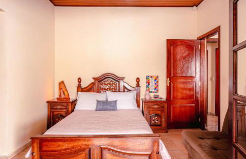 Refúgio e diversão para FAMÍLIAS a 60 min de SP - Piscina, Churrasqueira, wifi 300Mbps - PETFRIENDLY - Foto 8