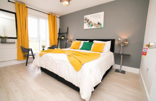 Milton Keynes new 5-Bedrooms 14guests Contractor family holiday Free Parking - Foto 11