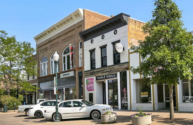 Cozy Retreat | Walk to Unc | Free Cruiser Bikes - Foto 33