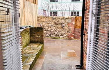 NEW Central Ryde Retreat, Melville Duplex, short walk to Beach Sleeps 6 - Foto 6