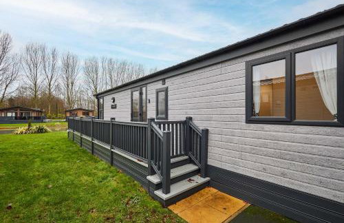 Black Moorhen Lodge with Hot Tub - Foto 7