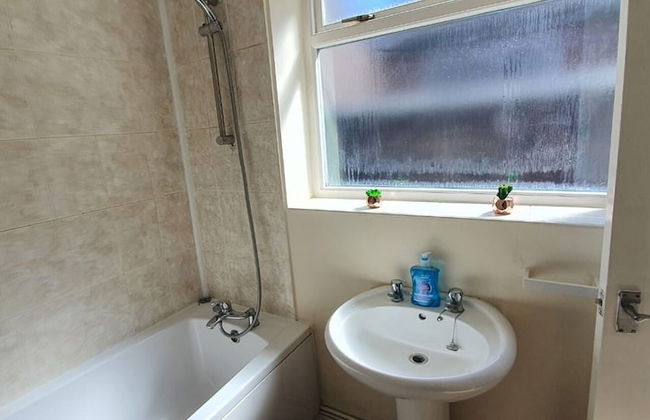 Spacious House in Stoke - Photo 22