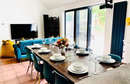 6 Bedroom Bungalow Ascot Racecourse LegoLand Windsor Castle 75" TV - Foto 6