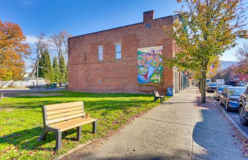 Beacon Apt with Patio and Grill Walk to Main St! - Foto 29