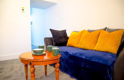 Lucky Home 15 - Near BAE, Docks, Lake District - Ideal for Trade & Family - 2 Bedrooms - One Double Bed in Each Bedroom - Max 4 Guests - Photo 1