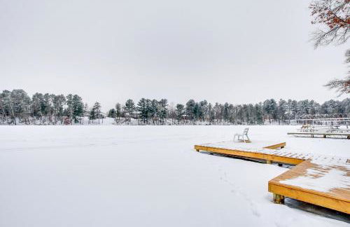 Stylish Chetek Hideaway with Lake and Dock Access! - Foto 30