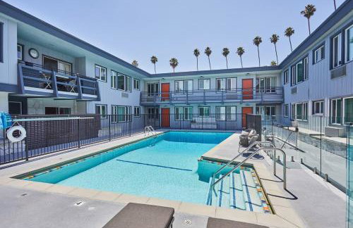 Hollywood Oasis with Resort Style Pool, Free Parking, Steps to Walk of Fame - Foto 8